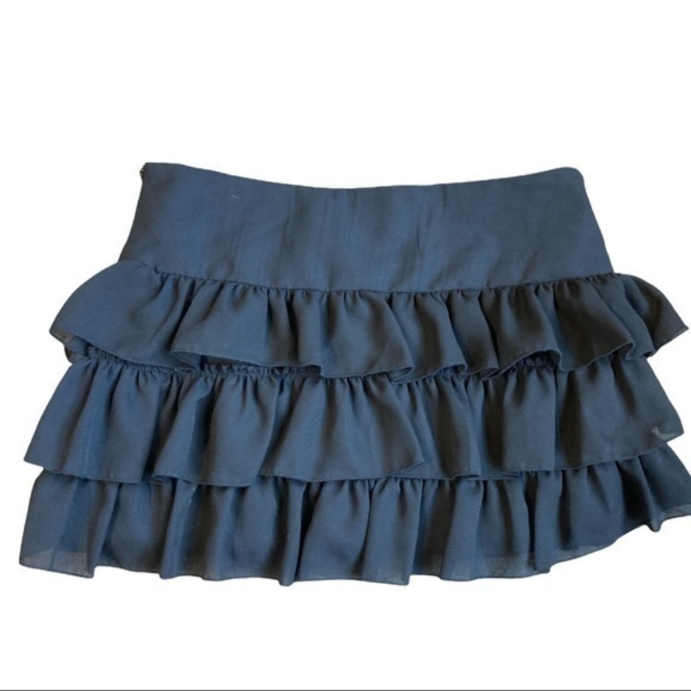 Cleveland Street New York size 7 black ruffled mini skirt, silky lining